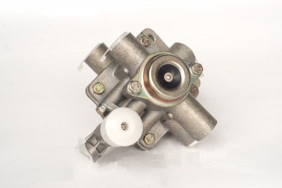 заказать Воздухораспределитель прицепа с краном БелОМО купить Воздухораспределитель прицепа с краном БелОМО