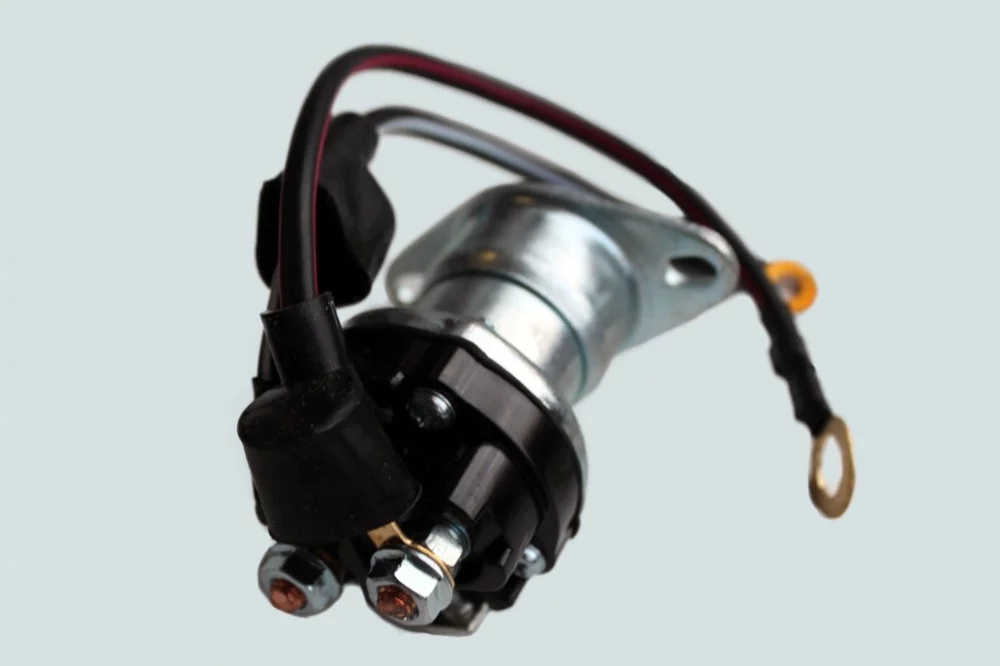 фото втягивающее реле стартера №4992135 (isbe), маленькое a93r3003se-16-0001 аналог 6010-261А 