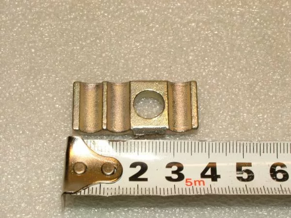 купить Скоба трубок делителя (тройная) металлическая